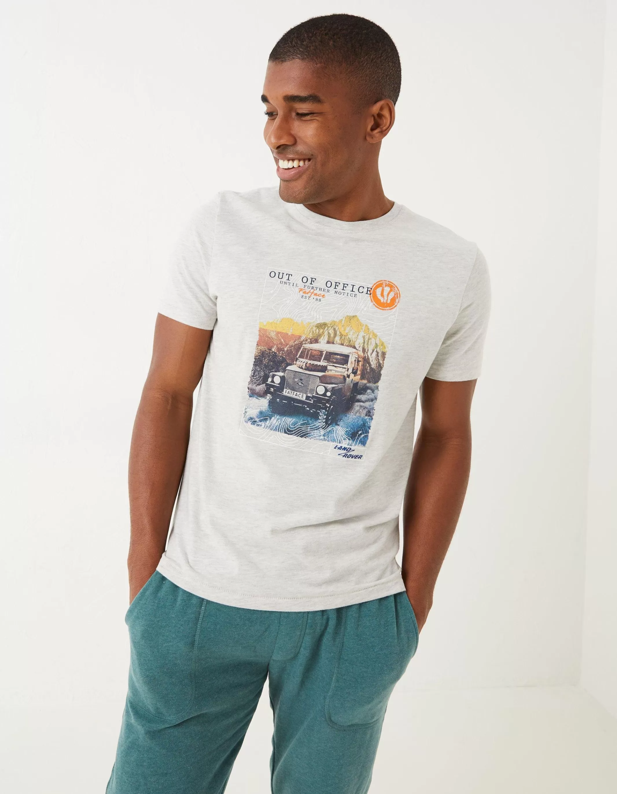 Hot FatFace Land Rover Out Of Office T-Shirt Winter Wht