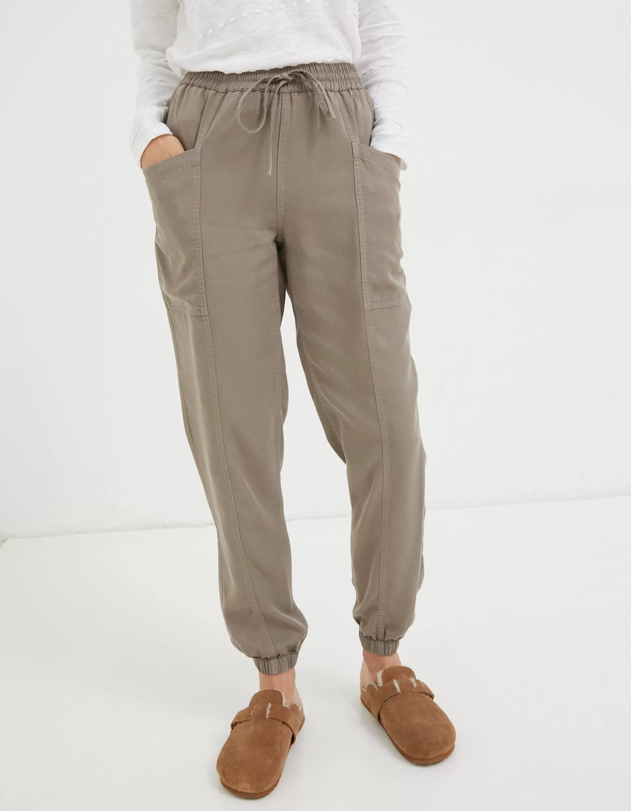 Hot FatFace Lyme Cargo Cuffed Joggers Light Natural