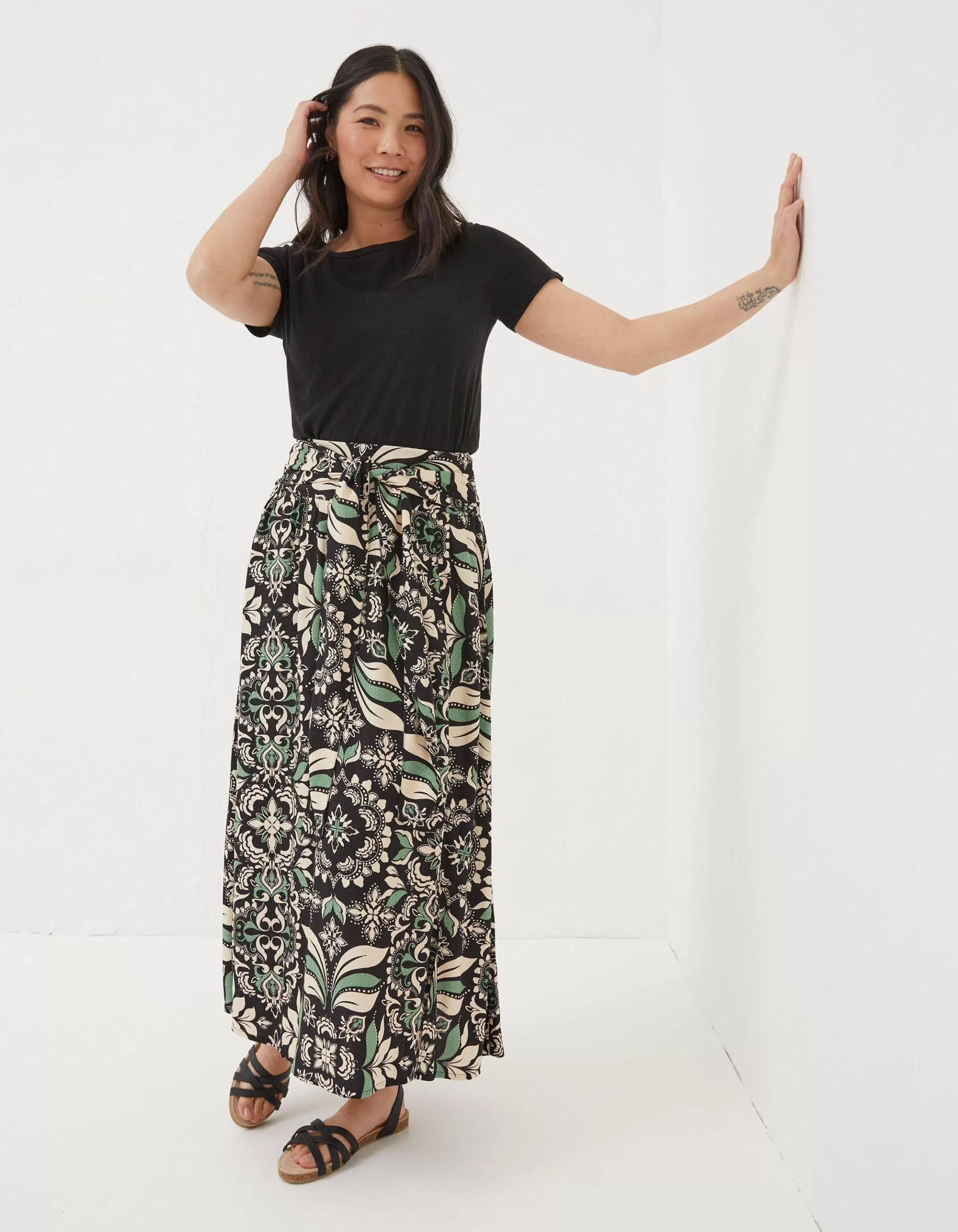 Hot FatFace Sascha Mosaic Leaf Midi Skirt Black