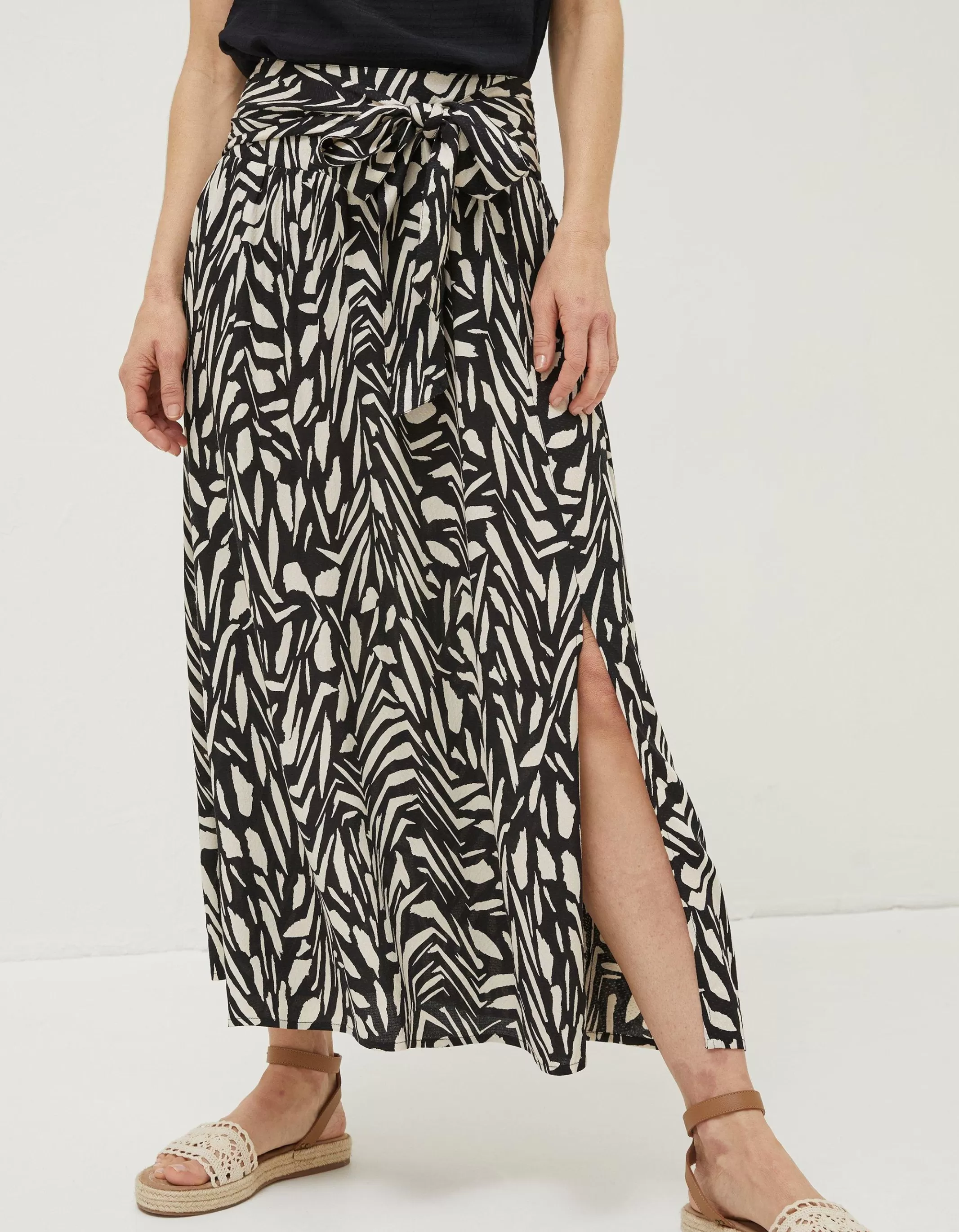 Hot FatFace Sasha Paintstroke Midi Skirt Black