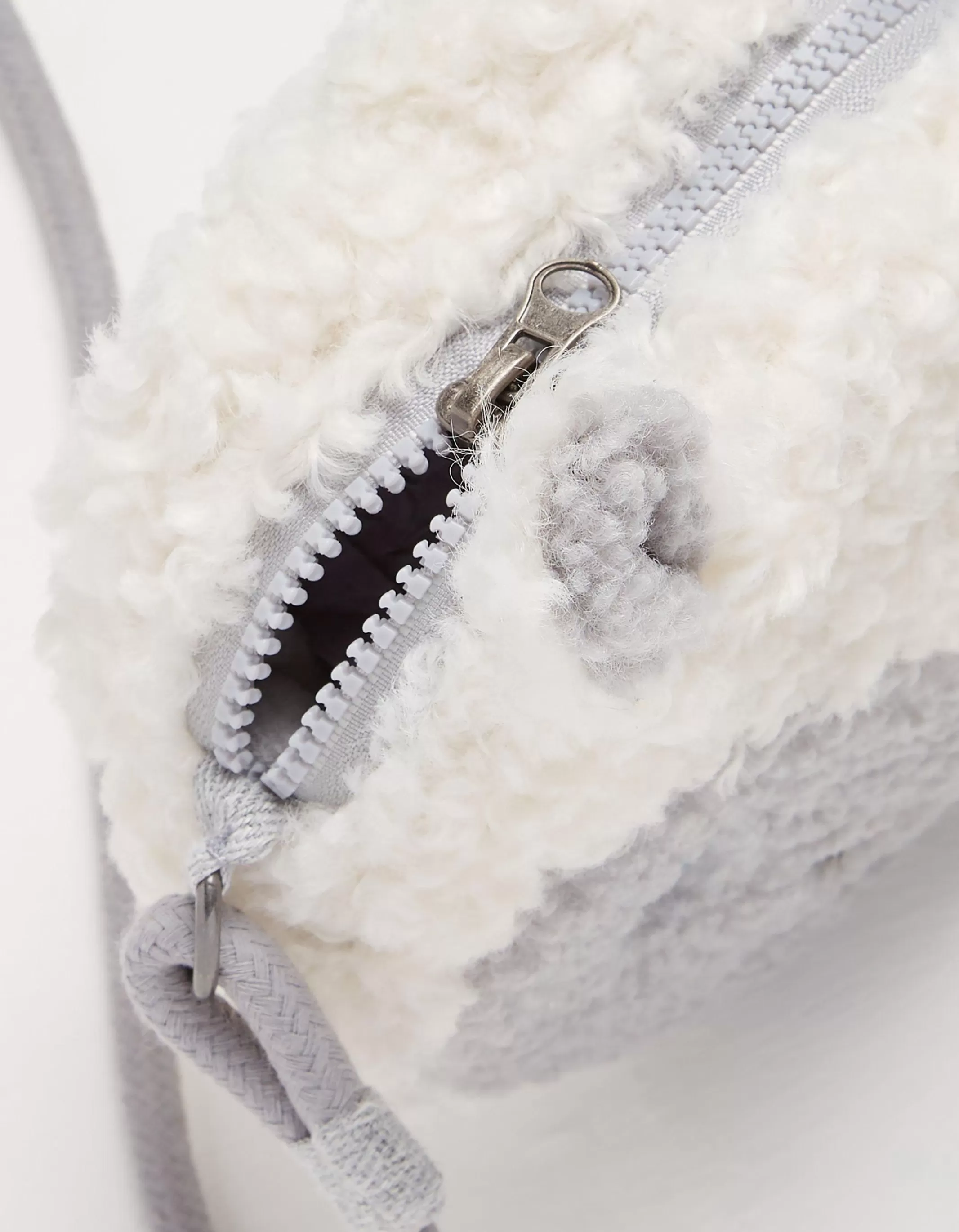 Store FatFace Shelter Stevie Sheep Bag Ivory