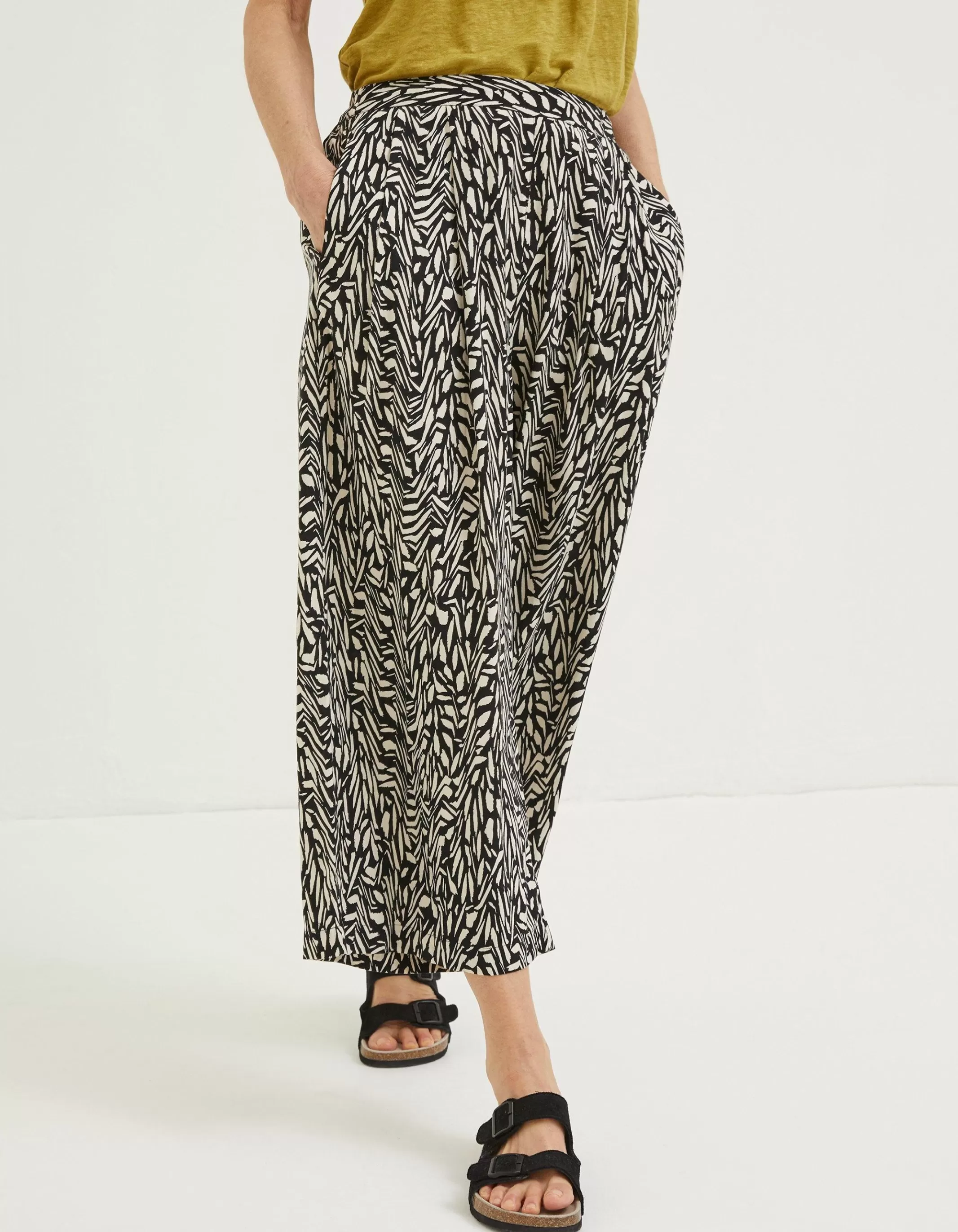 Hot FatFace Shirwell Paint Stroke Trousers Black